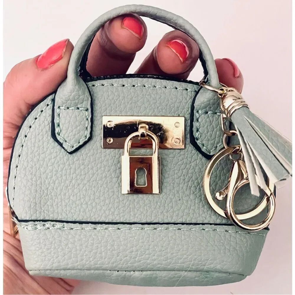 NWT Gorgeous Green Pu Leather Purse Bag Charm Lobster Keyring Keyholder Keyring